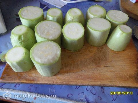 Кабачки, фаршированные творогом