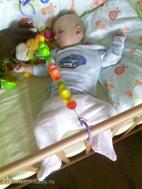 засыпает сам ) засыпает сам )