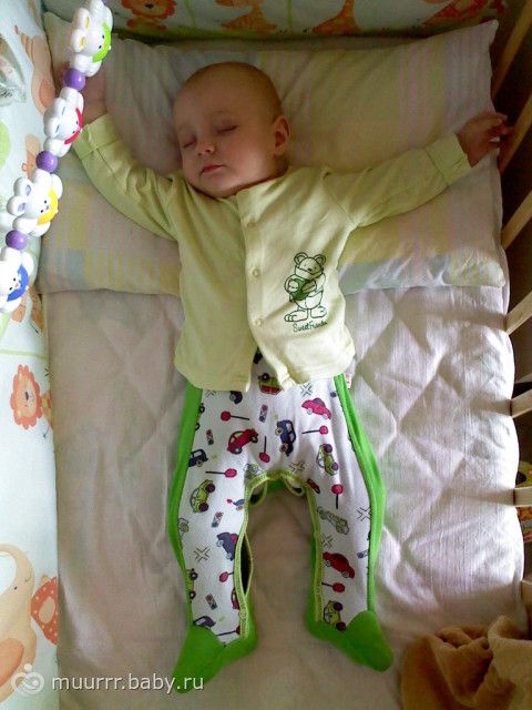засыпает сам ) засыпает сам )